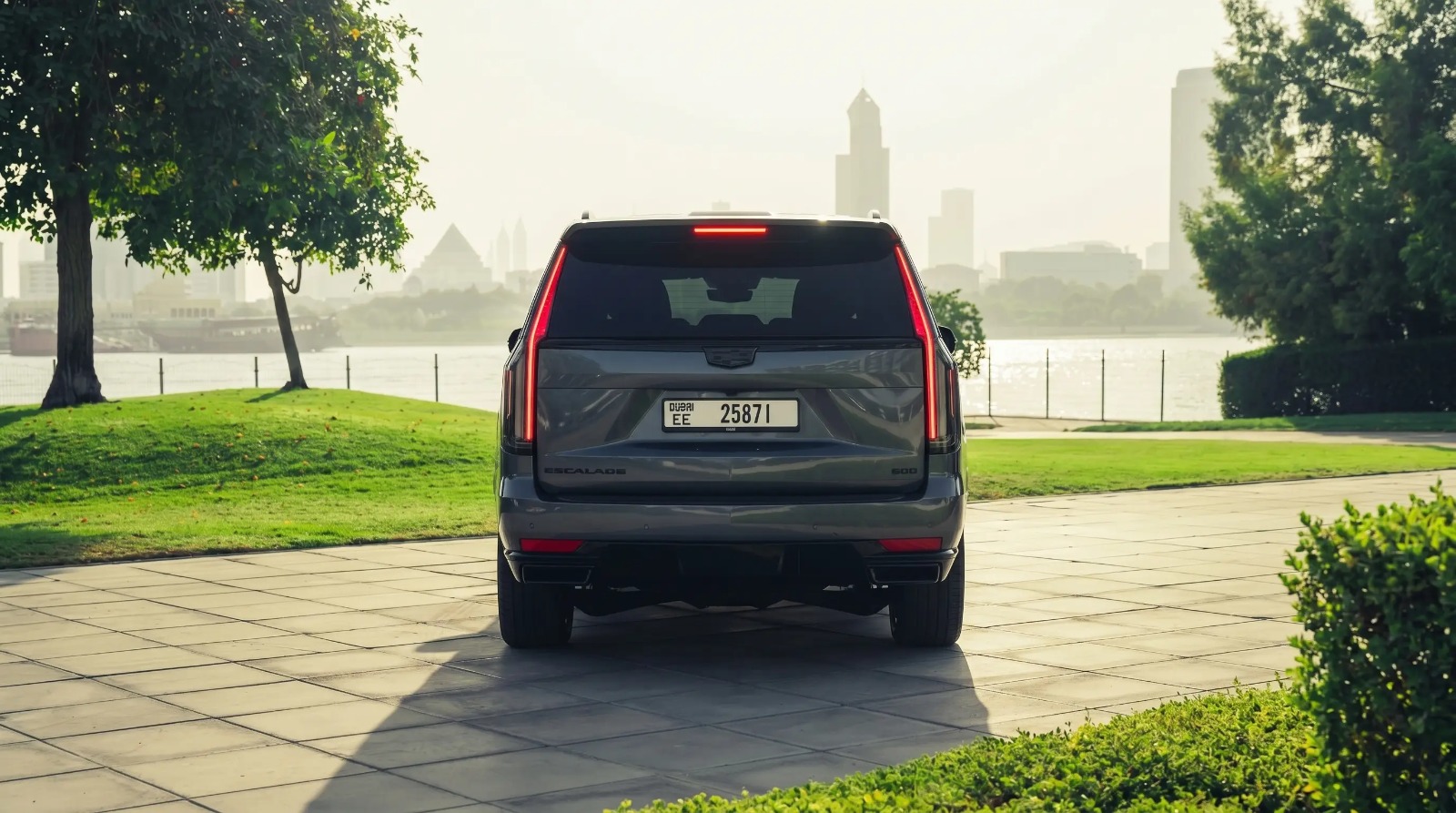 Cadillac Escalade — photo 2